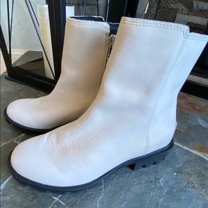 Ladies Sorel winter white boots